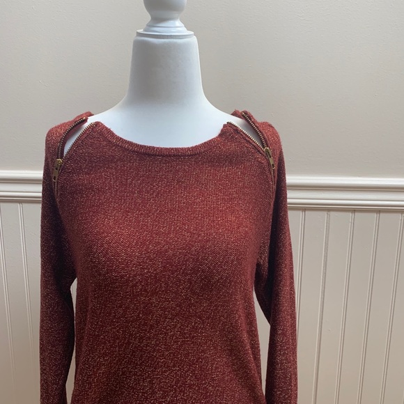Women’s off shoulder sweater. - Picture 7 of 7